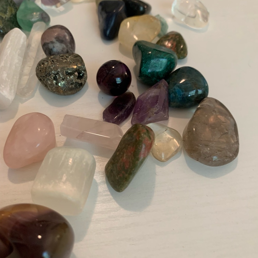 Assorted Tumbled crystals - Picture 4 of 8